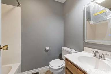 Main picture of 985 London Ave