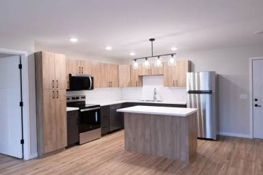 Main picture of 1825 Oakview Ave SE