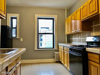 Main picture of 92 W 34th St