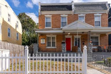 Main picture of 5223 Morris St