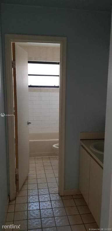 Main picture of 257 W 45th St