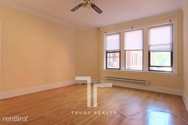 Main picture of 3933 N Janssen Ave