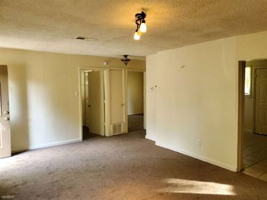Main picture of 2825 Flora Ave