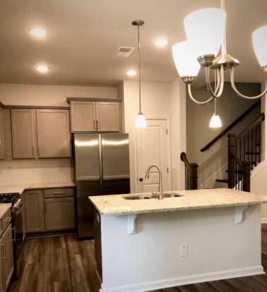Main picture of 922 Lampton Ct
