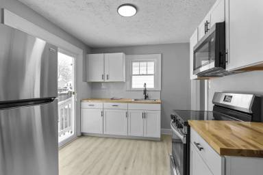 Main picture of 805 N Bradley Ave