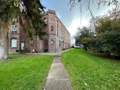 Main picture of 1412 N Post St