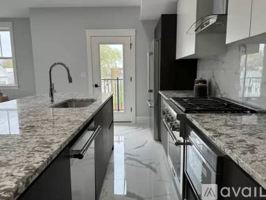 Main picture of 32 Pearl St