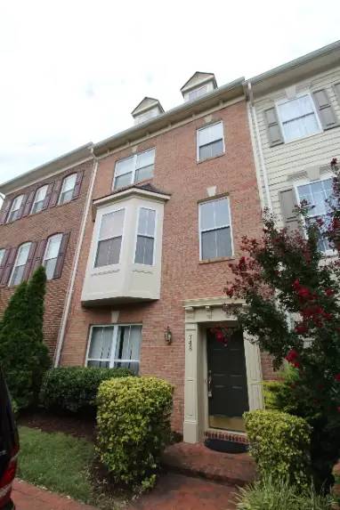 Main picture of 748 Monument Ave