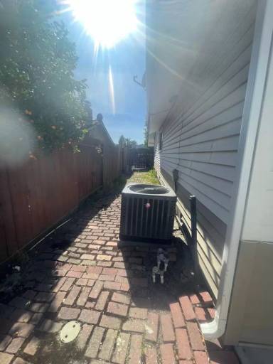 Main picture of 2240 Cambridge Dr