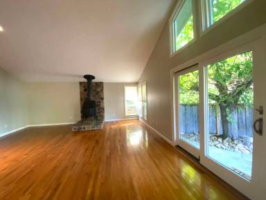 Main picture of 450 Neal St