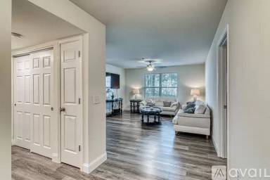 Main picture of 102 Vixen Cir