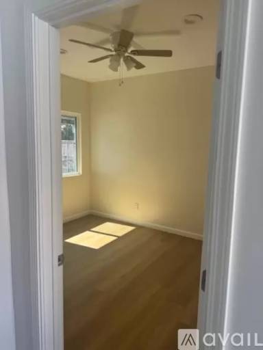 Main picture of 230 W 43rd Pl