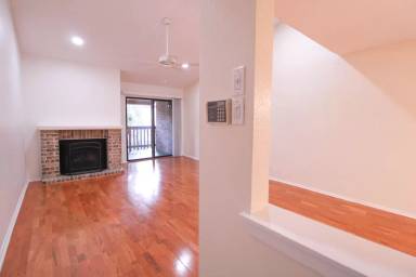 Main picture of Country Hollow Condominiums