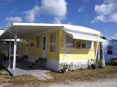 Main picture of 1051 N Tamiami Trl