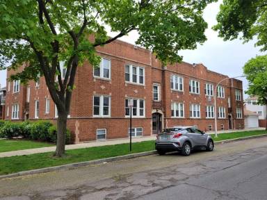 Main picture of 5501 W Wellington Ave