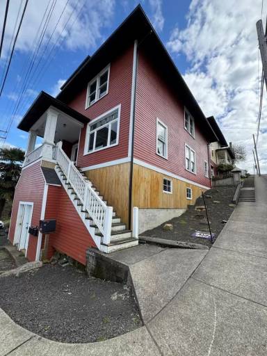 Main picture of 811 Franklin Ave