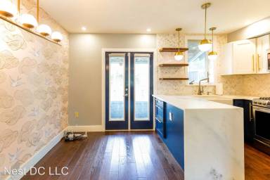 Main picture of 339 36th St NE