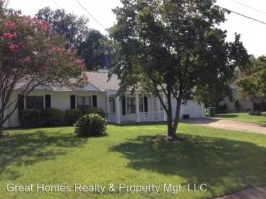 Main picture of 925 River Rock Dr