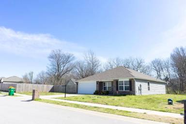 Main picture of 303 Woodcreek St