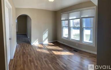 Main picture of 1122 Lincoln St NE