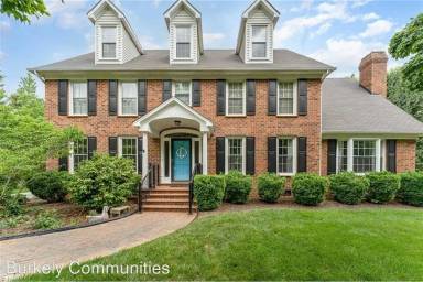 Main picture of 10 Hobbs Pl