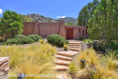 Main picture of 3112 Camino de la Sierra NE