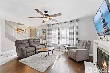Main picture of 1005 W Orangewood Ave