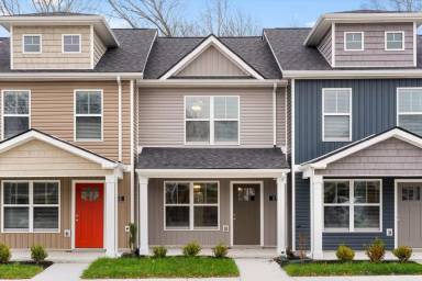 Main picture of 121 Quarry Point Dr