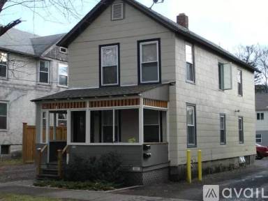 Main picture of 321 Center St