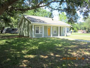 Main picture of 353 Park Dr