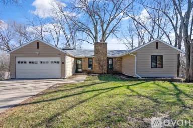 Main picture of 1090 Cullen Ave