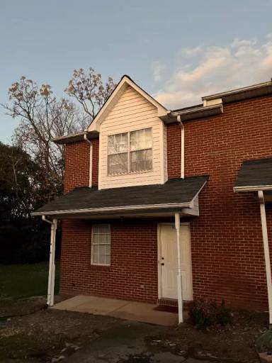 Main picture of 952 N Main St