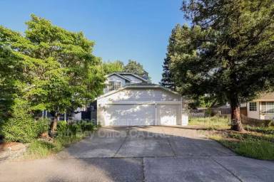 Main picture of 34 Billington Ln