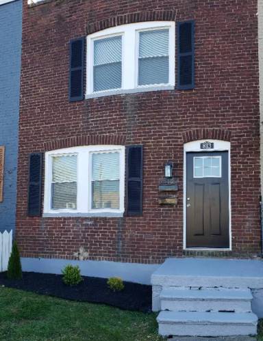 Main picture of 813 E Jeffrey St