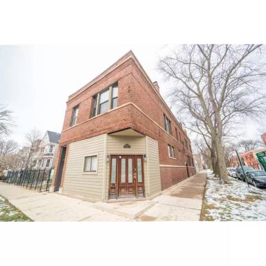 Main picture of 1900 W Oakdale Ave