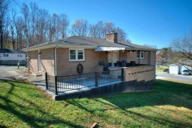 Main picture of 201 Springdale Rd