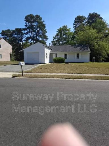 Main picture of 41 Eastmont Ln