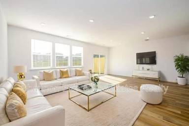 Main picture of 2559 Adventure Way