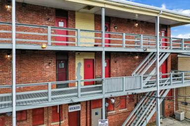 Main picture of 725 Broadway Ave