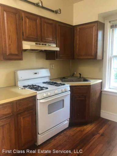Main picture of 404 W 20th St