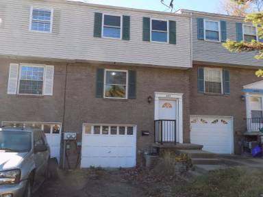 Main picture of 833 Blackberry St