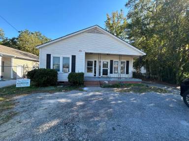 Main picture of 753 Center St