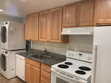 Main picture of 1420 S Ash St