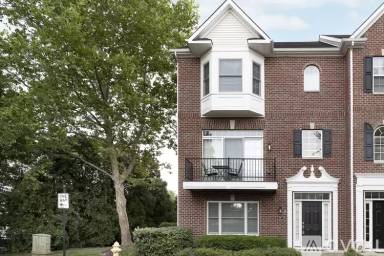 Main picture of 35 10th St NW
