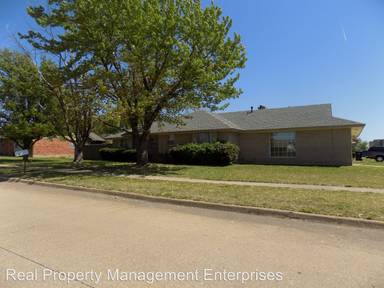 Main picture of 2412 Crystal Dr