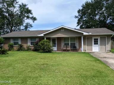 Main picture of 612 Dina Dr