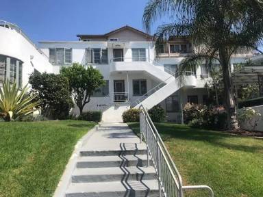 Main picture of 1910 Robinson Ave