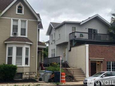 Main picture of 1613 N Van Buren St