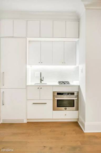 Main picture of 220 West 24th St