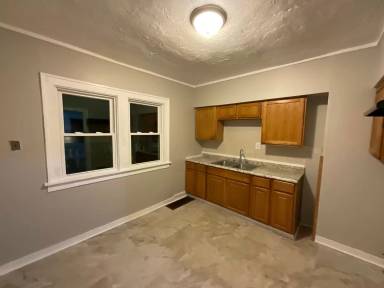 Main picture of 4384 E 136th St